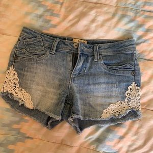 Girl’s MUDD Lace Denim Shorts